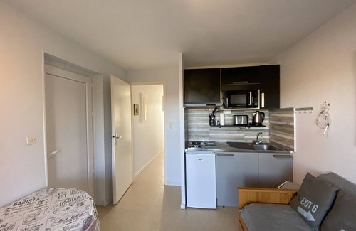 La Roche-Posay Apartment | Bright apartment 100m from Baths with balcony and Wi-Fi