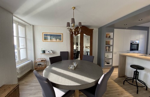 Granville Apartment | Bright apartment overlooking the port and close to shops