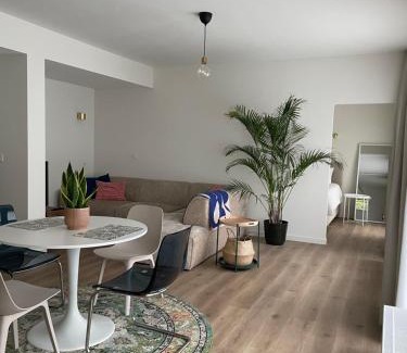 Sint-Amandsberg Apartment | Bright apartment with private parking near Ghent city centre