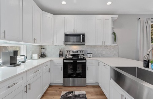 University Hills and Windsor Park House | Bright Austin Home Mins to Downtown, Franklin BBQ & Live Music!