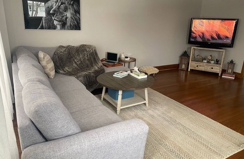 Lakeview House | Bright beautiful home in Oshawa! Steps away from trails 5 min walk to lake front