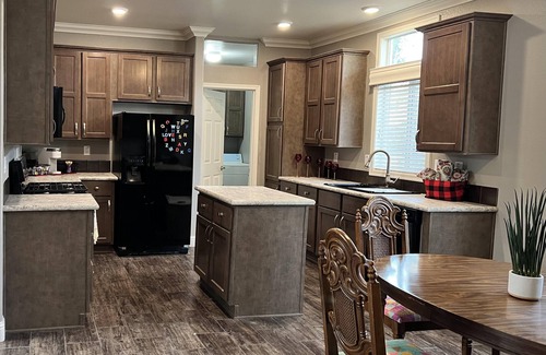 North Central House | Bright & Beautiful Rose Bowl Retreat