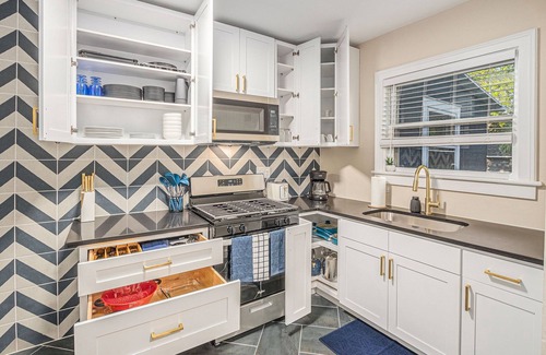 Valparaiso Apartment | Bright BnB Apartment 1S: King Bed + Near VU