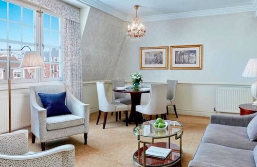 City of Westminster Condo | Bright & Calm: 2-Bedroom Condo in the Heart of London