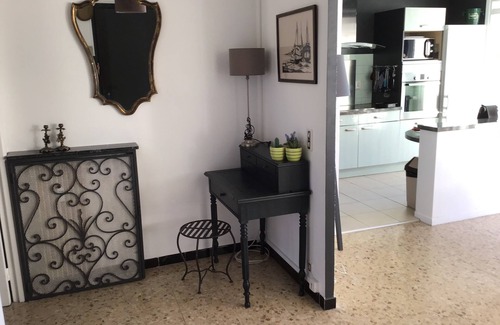 La Bocca Apartment | Bright Cannes F3 at 5mn beach 2 mn shops garage appt 2 ch 1 Sdb 4 pers 76m2
