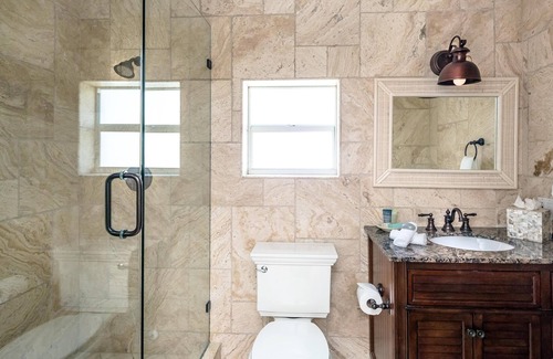 Islamorada Resort | Bright Caribbean-Style Home w/Kitchen, WiFi, & Wraparound Outdoor Veranda