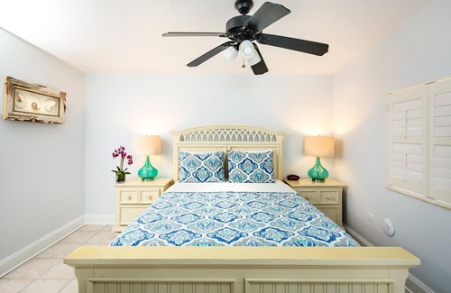 Islamorada Resort | Bright Caribbean-Style Home w/Kitchen, WiFi, & Wraparound Outdoor Veranda