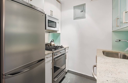 Midtown Apartment | Bright, Centrally Located Murray Hill One Bedroom