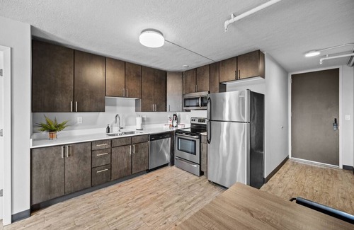 Downtown Des Moines Apartment | Bright, Chic and Stylish Suite