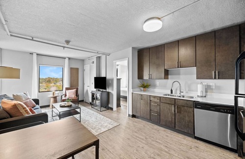 Downtown Des Moines Apartment | Bright, Chic and Stylish Suite