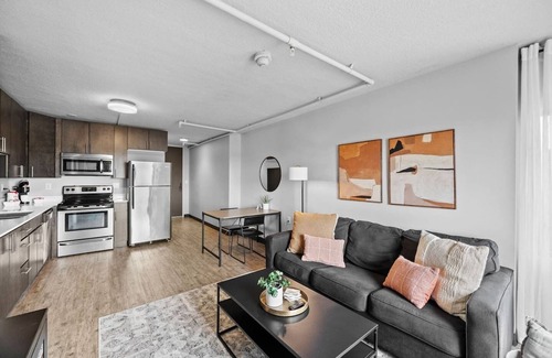 Downtown Des Moines Apartment | Bright, Chic and Stylish Suite