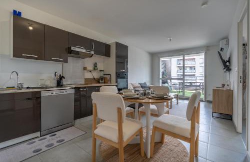 Vitrolles Apartment | Bright cocoon between sea & airport all comforts