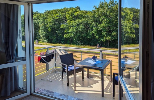 Zingst Apartment | Bright, comfortably furnished apartment directly on the dyke and beach