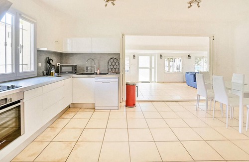 Grans House | Bright, comfortable cottage in a quiet location.