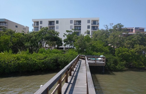 Indian Shores Condo | Bright Condo with Private Beach Access and Short Drive to Cities and Parks