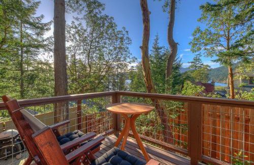 Eastsound House | Bright, Contemporary, Walk To Town & Beach