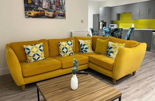 Cwmbrwla Apartment | Bright & Cosy Retreat in Swansea