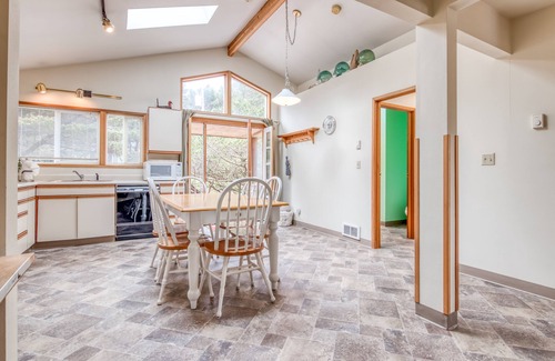 Manzanita House | Bright Cottage Close to Town and Steps to the Beach, Wrap-Around Deck!