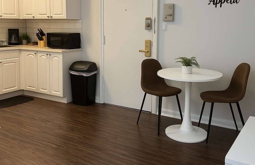 Hyde Park Apartment | Bright & Cozy 1BR Near UChicago