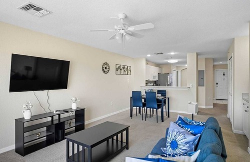 Kissimmee Condo | Bright & Cozy 2BR Condo Minutes from Disney Parks