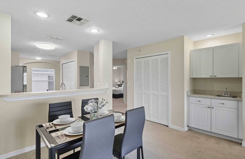 Kissimmee Condo | Bright & Cozy 2BR Condo Minutes from Disney Parks