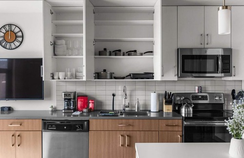 Five Points South Apartment | Bright & Cozy 2BR Getaway in BHM
