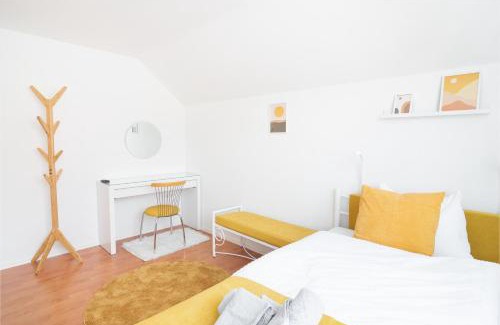 Ilidza Apartment | Bright&Cozy flat+balcony near Airport FREE Parking