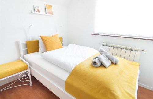 Ilidza Apartment | Bright&Cozy flat+balcony near Airport FREE Parking