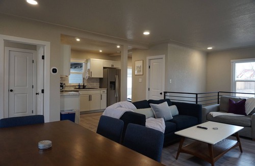 Morse Park House | Bright, Cozy & Quiet House