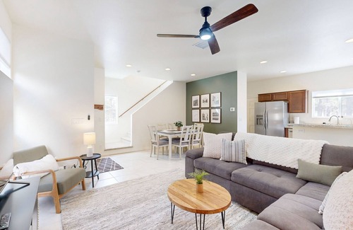 Flagstaff Condo | 🏡, Bright dog-friendly condo with a generous balcony - near skiing & golf