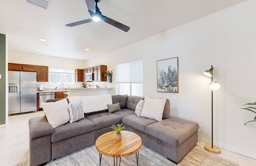 Flagstaff Condo | 🏡, Bright dog-friendly condo with a generous balcony - near skiing & golf