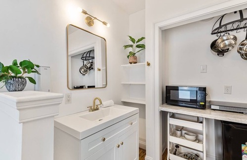 Westside Apartment | Bright Downtown Apartment, Walkable to Everything!