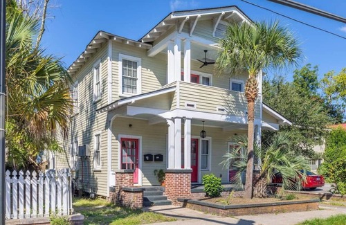 Westside Apartment | Bright Downtown Apartment, Walkable to Everything!