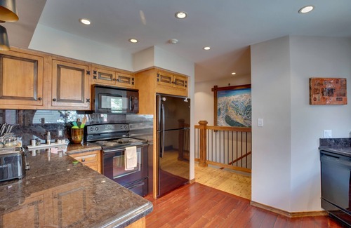 Telluride Condo | Bright Downtown Telluride Condo - Steps to Lift!