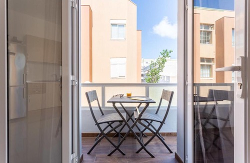 Las Palmas de Gran Canaria Apartment | Bright with terrace next to the beach