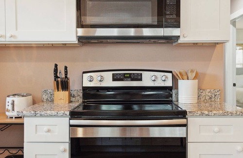 North Charleston House | Bright, Family-friendly Home w/Big Backyard, Very Walkable