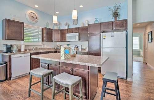 Charlotte House | Bright Florida Home Near Tons of Golf Courses
