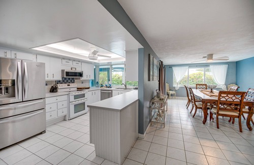 Biggar House | Bright Fort Myers Home w/Pool - 9 Mi to Beach!