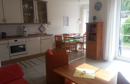 Zingst Apartment | Bright, friendly first floor apartment with terrace and access to the garden