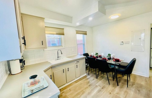 Mont-Royal Apartment | Bright Group Gateway Apartment - Free Parking