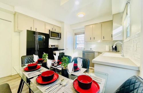 Mont-Royal Apartment | Bright Group Gateway Apartment - Free Parking