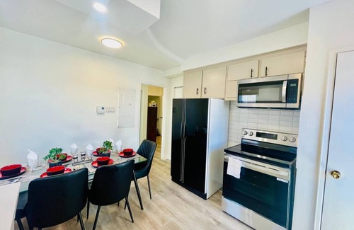 Mont-Royal Apartment | Bright Group Gateway Apartment - Free Parking