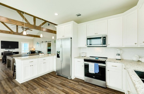 Crystal Beach House | Bright home near the beach with balcony, Ping-Pong/pool table, & central AC