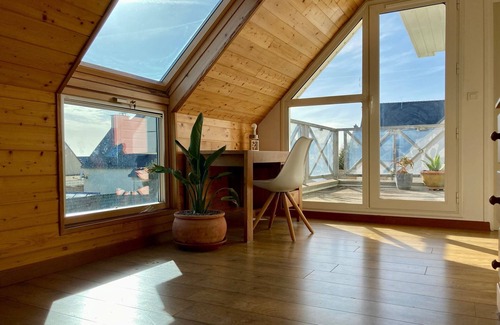 Kerroch House | Bright house with garden 200m from the sea