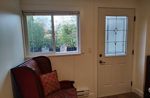 Grand Boulevard House | Bright Independent Guest Suite|Quiet, Central,Steps to Nature