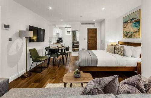 Campden Apartment | Bright Kensington Studio