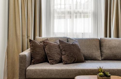 Campden Apartment | Bright Kensington Studio