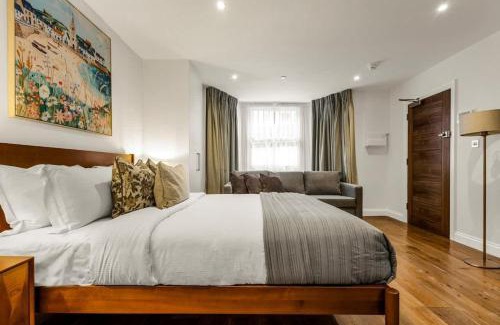 Campden Apartment | Bright Kensington Studio