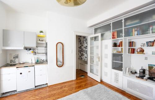Orszagut Apartment | Bright Lights, Big City Studio