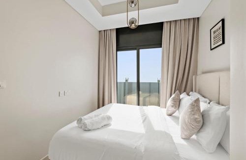Sheikh Zayed Road Apartment | Bright & Modern 2BR Apartment with Balcony in Aykon City